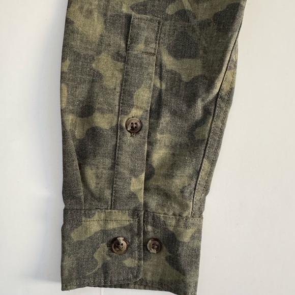 The North Face Men's Green Camouflage Button up Shirt - Picture 4 of 8